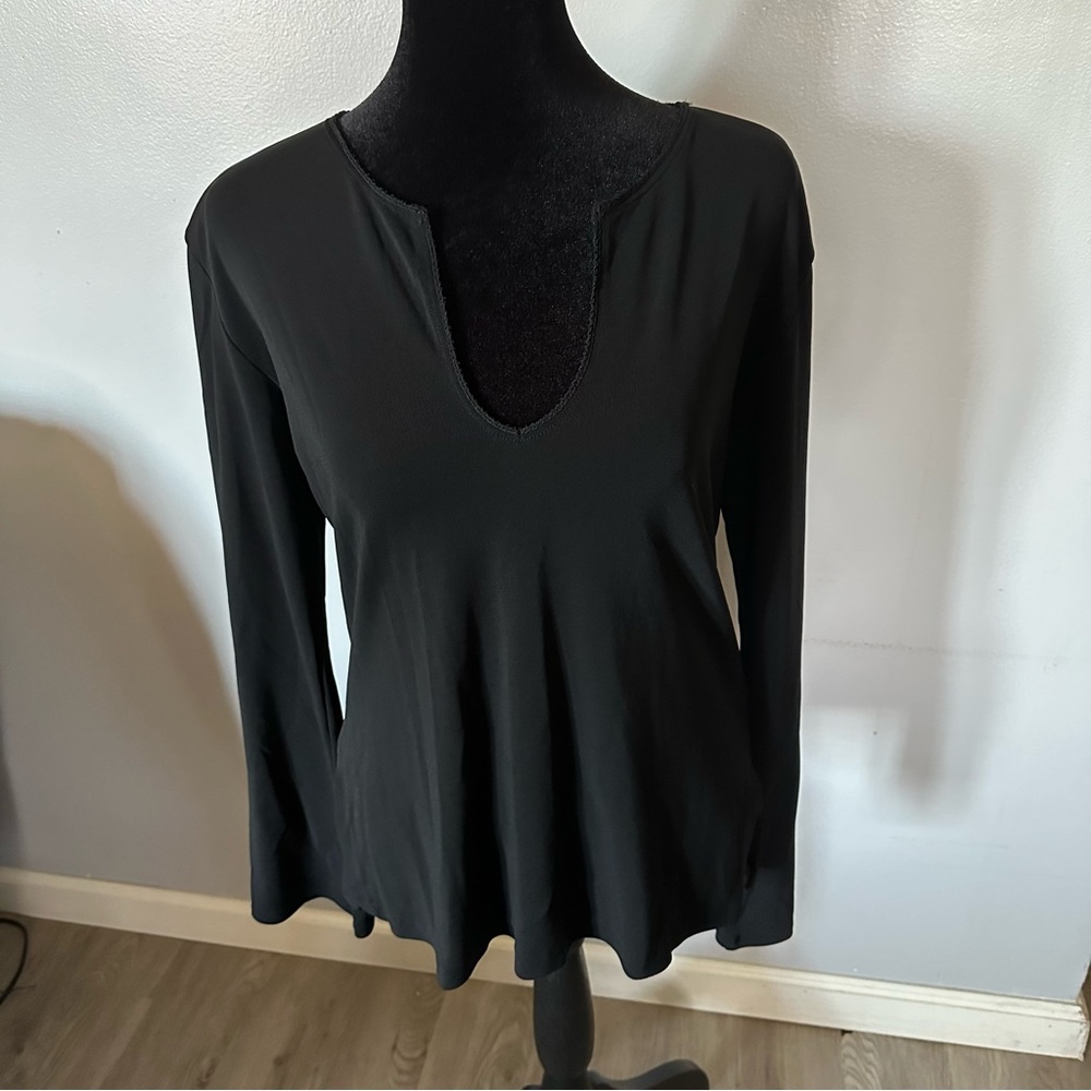 DKNY TOP 
SIZE LARGE